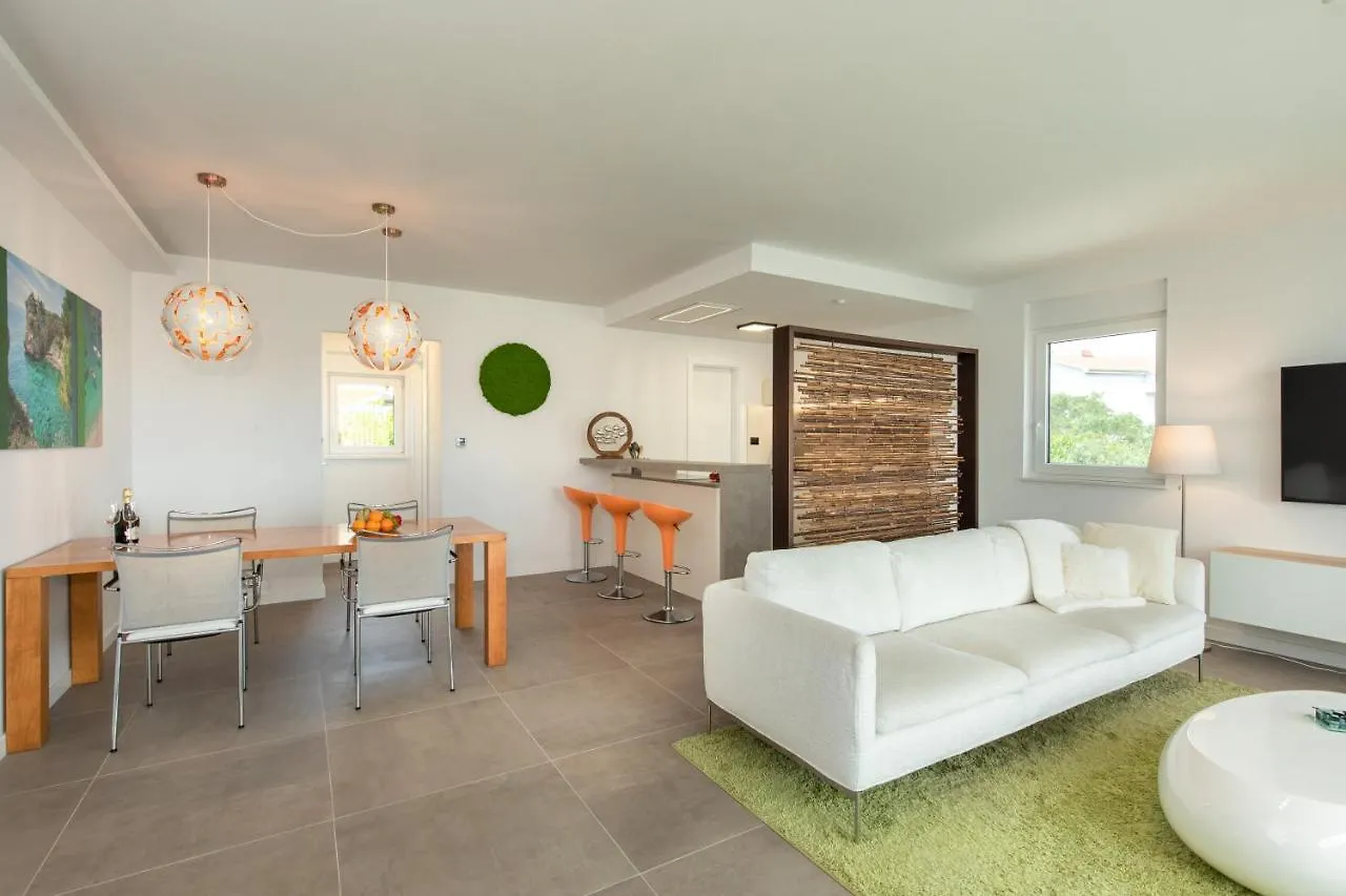 Apartment Krk With Jacuzzi Krk Town