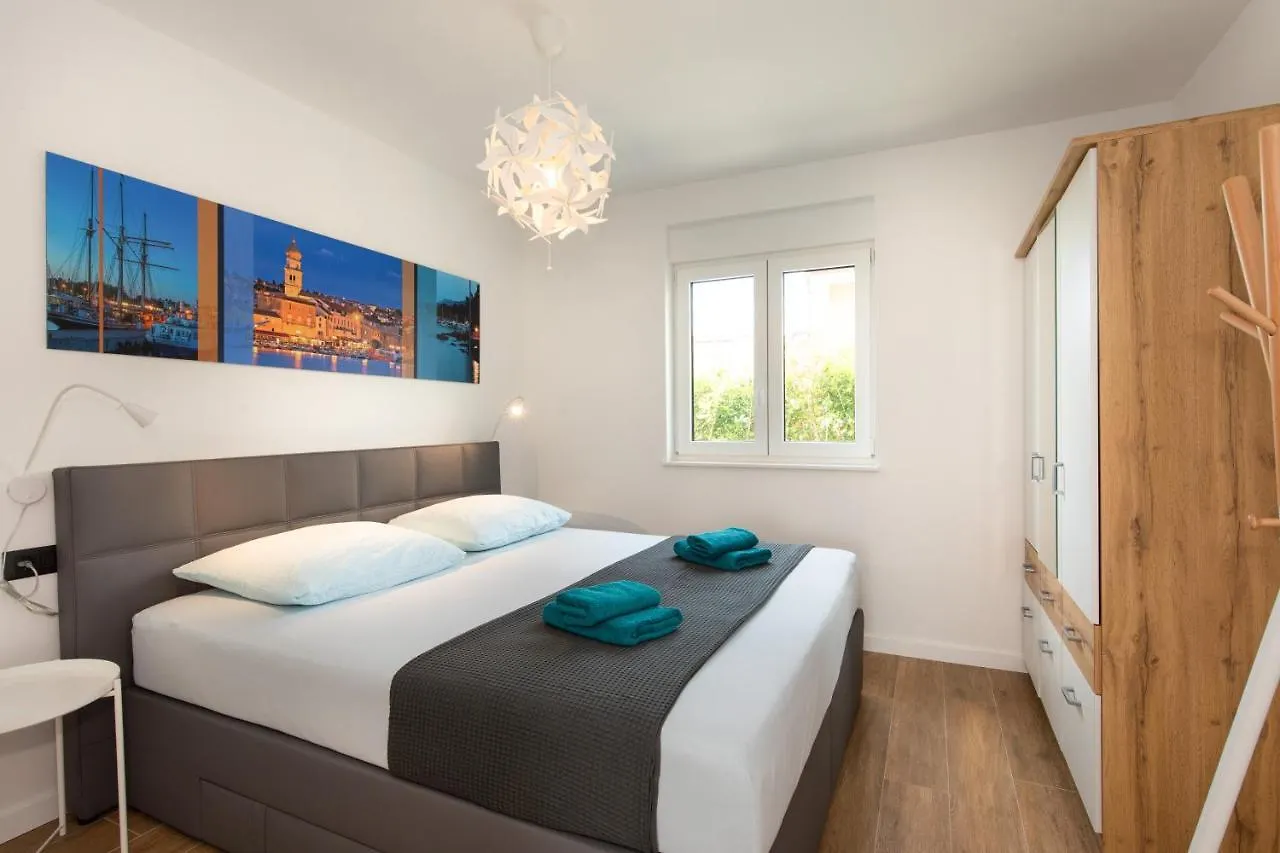 Apartment Krk With Jacuzzi Krk Town