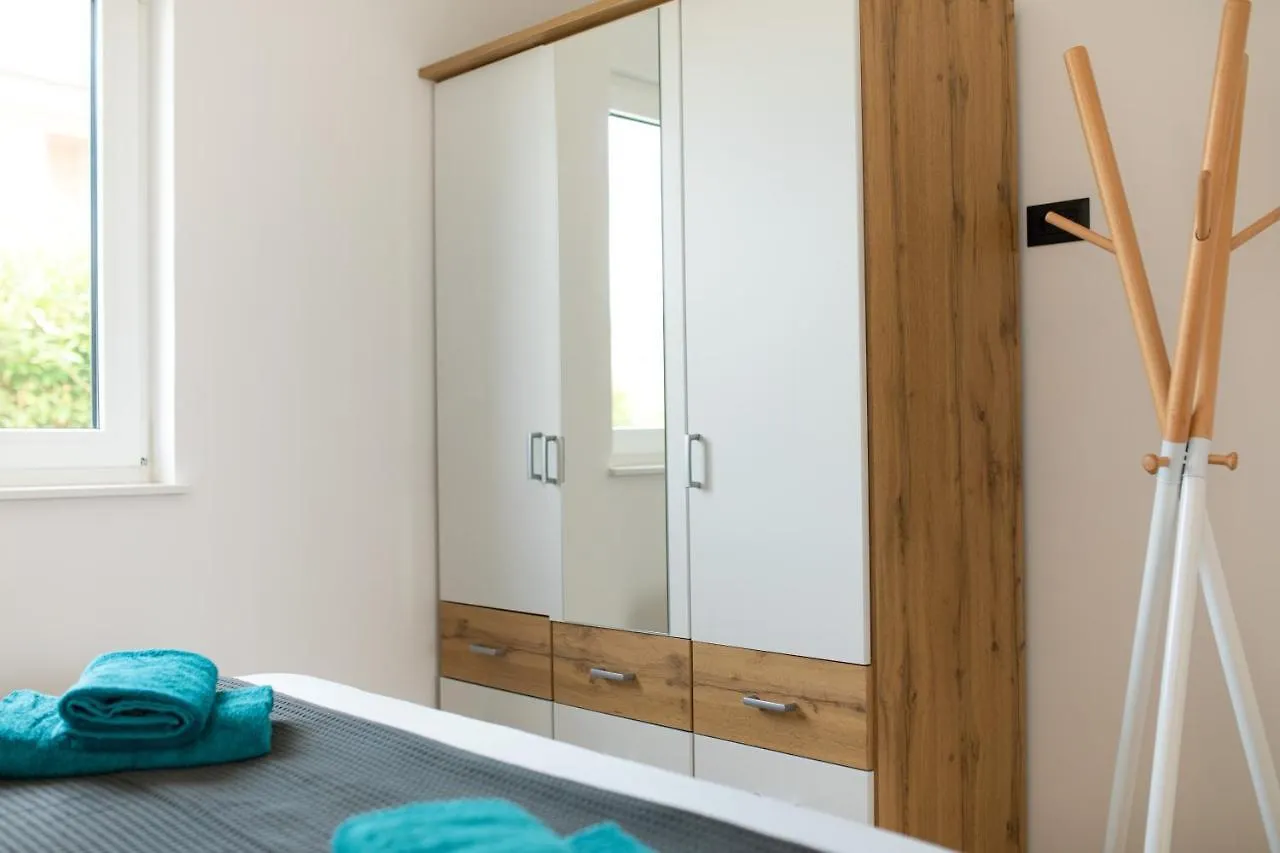 Apartment Krk With Jacuzzi Krk Town Kroatien